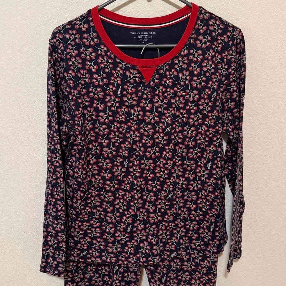 Tommy Hilfiger Pajamas Set. - Picture 3 of 6